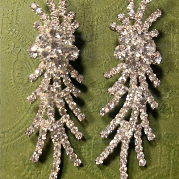 NWT Elegant Silver Crystal Rhinestone Earrings Clip On - Picture 11 of 15